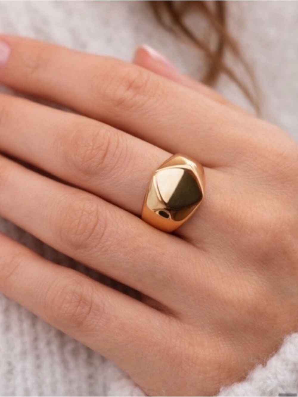 Plunder Gold Square Shaped Women’s Ring Size 6